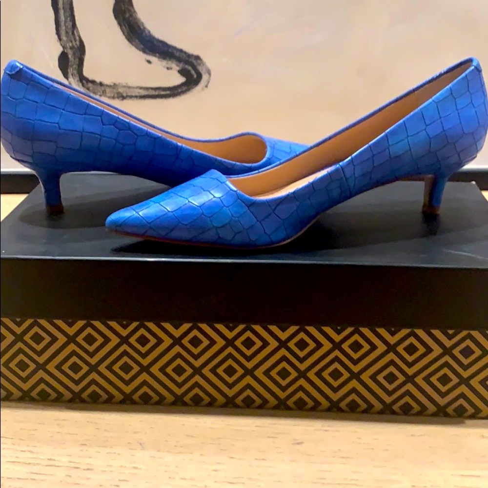 Charles by Charles David Drew Classic Pumps